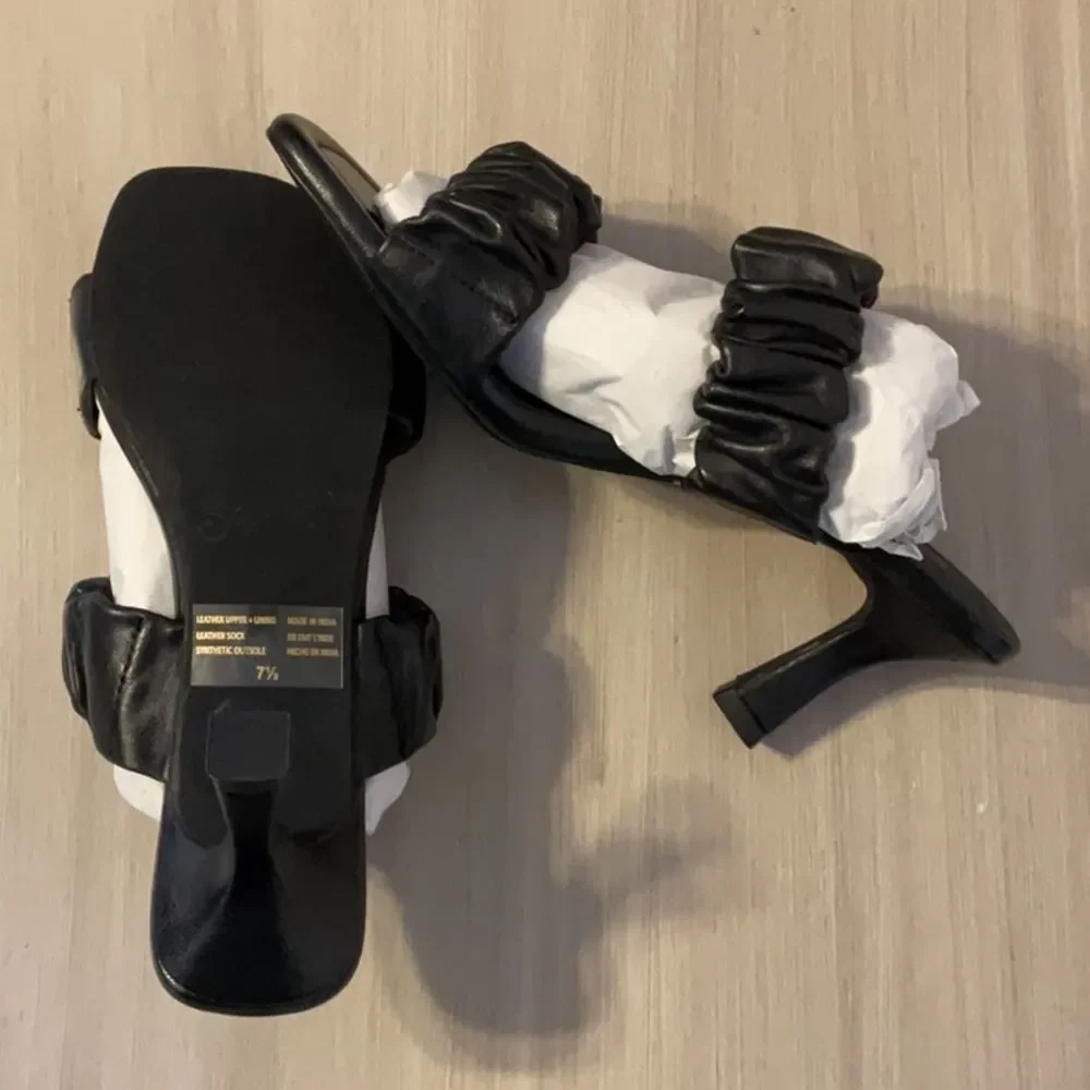 Seychelles Black Ruffled Slide Sandals